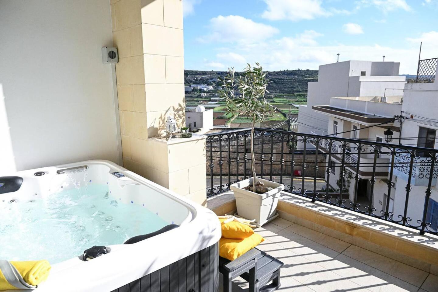 Fl 1 Ta'Lonza Luxury With Hot Tub By Homely Mellieħa Exterior foto